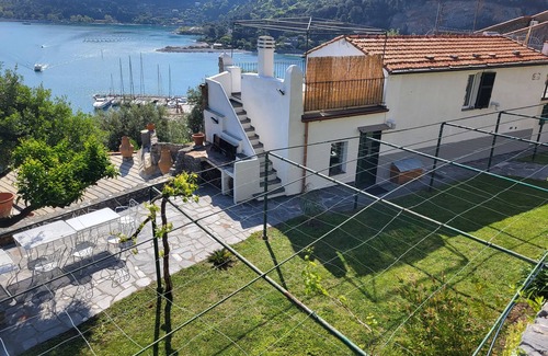 Portovenere Maison | Rustique médiéval avec jardin et vue magnifique sur la mer
