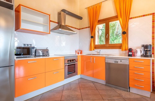 Buger Villa | Finca méditerranéenne "Es Puch" avec vue sur la montagne, balcon, jardin, terrasse et piscine