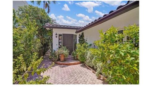 Hendricks and Venice Isles Maison | Mediterranean Paradise