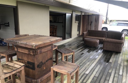 Waihi Beach Maison | Mediterranean-style home in cul-de-sac a few minutes walk to shops and beach.