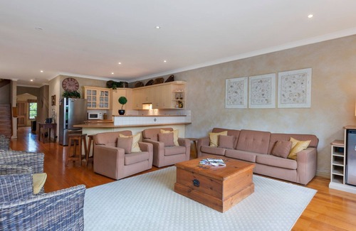 Port Fairy Maison | Mediterranean styled house around the corner form East Beach