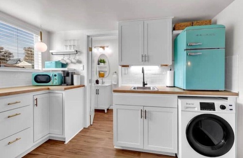 Reno Maison | Medium Term Studio/Washer&Dryer in unit/ 30+day