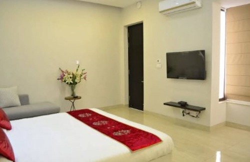 DLF City Appartement | Meera Suites @ DLF 2 - Suite 3