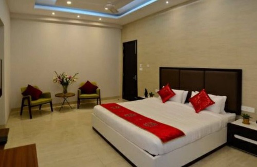 DLF City Appartement | Meera Suites @ DLF 2 - Suite 3