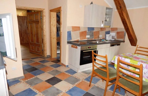 Altenkirchen Appartement | Meerblickwohnung - Meerzauber. Gutshaus Reidervitz mit Großem Lindengartenarten