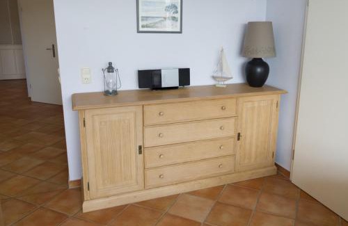 Kuehlungsborn Appartement | Meeresblick - inklusive saisonalem privatem Strandkorb