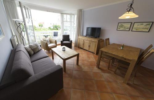 Kuehlungsborn Appartement | Meeresblick - inklusive saisonalem privatem Strandkorb