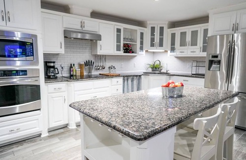 Irving Maison | Mega House: 7 bed 3 bath! King & Queen beds!