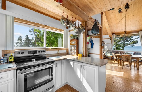 Souris Maison | Megvy - Oceanfront Property with Beach Access