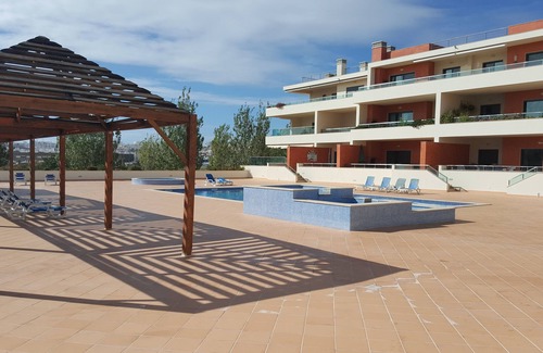 Lagos Appartement | Meia Praia Poolside Apartment. Licence de touriste 39739 / AL