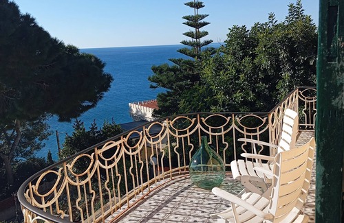 Imperia Cottage | Meine Sonne Riviera Cottage, elegant sea view apartment in historic villa.