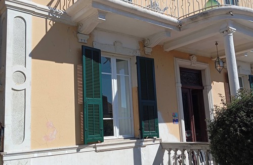 Imperia Cottage | Meine Sonne Riviera Cottage, elegant sea view apartment in historic villa.