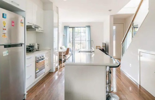 Bundoora Maison | MEL Latrobe Uni townhouse for 6 people tram golf RMIT Bundoora