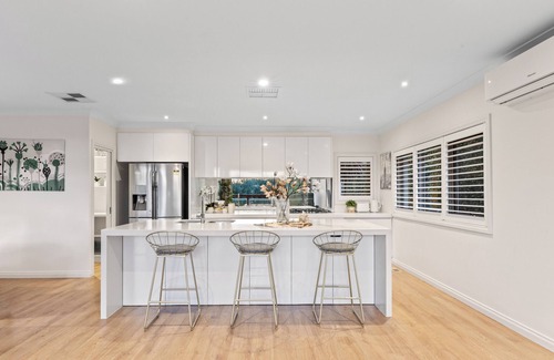 Ashwood Maison | Melbourne Spacious 4-bedroom Poolside comfort for the whole family