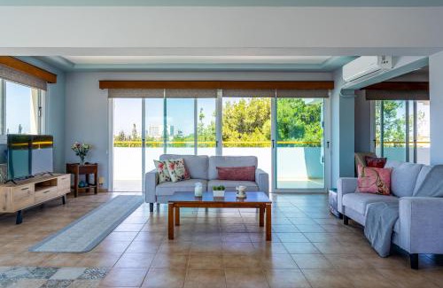 Larnaca Appartement | Melograno 3-BR Apt w/Terrace in Larnaca