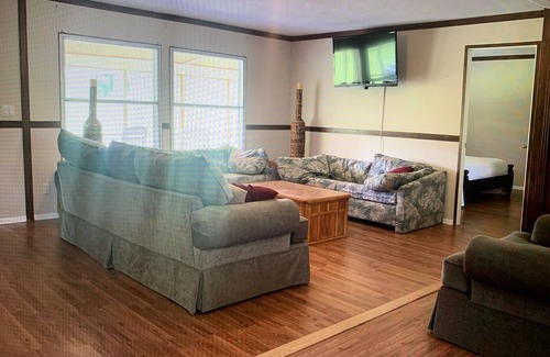 Folkston Maison | Melrose, Montana Mountain Cabin on 160 acres