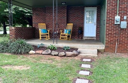 Decherd Maison | Meme's Place- 6 miles from The Caverns!