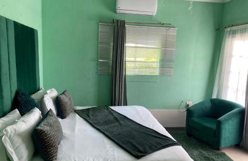 Dr JS Moroka Maison | Mementos Guesthouse