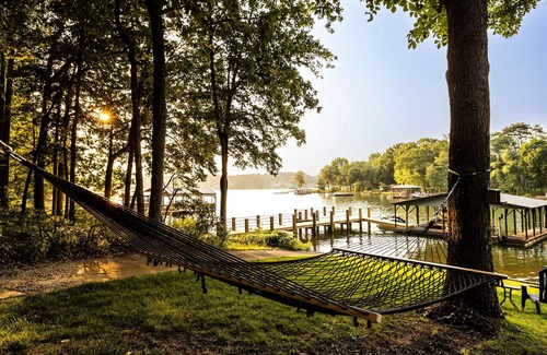 Mount Mourne Maison | Waterfront Paradise, kayaks, flotteurs, foyer et s'mores * Que les souvenirs amusants commencent!