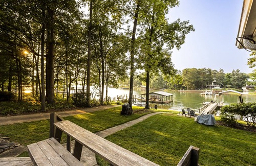 Mount Mourne Maison | Waterfront Paradise, kayaks, flotteurs, foyer et s'mores * Que les souvenirs amusants commencent!