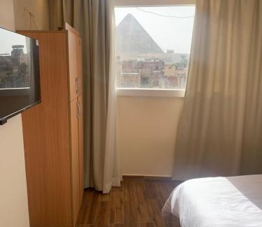Al Haram Maison | Memphis Pyramids View