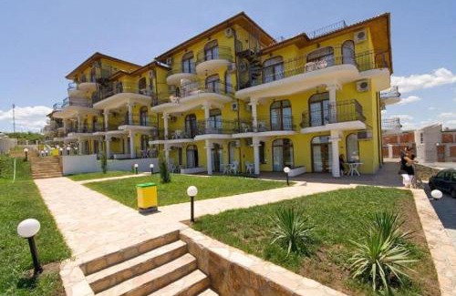 Budjaka Appartement | Menada Green Hills Apartments