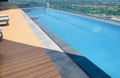 Menlyn Appartement | Menlyn Maine Luxury Apartments 11th & 14th floor with Balcony