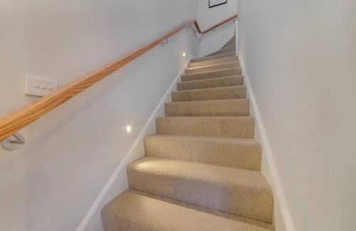 Wangaratta Maison | Merchant's Court, Quiet and Central 3 bedroom townhouse