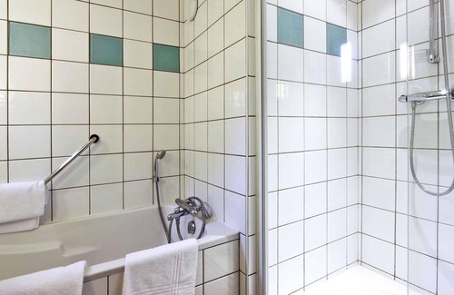 Luxeuil-les-Bains Hôtel | Mercure Luxeuil les Bains Hexagone