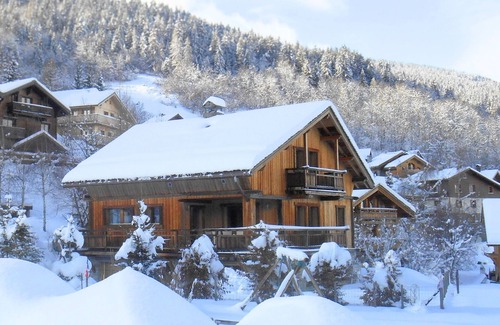 Les Allues Chalet De Ski | Meribel Les Allues: Chalet de charme avec piscine chauffée et jacuzzi.