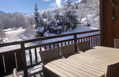 Les Allues Chalet De Ski | Meribel Les Allues: Chalet de charme avec piscine chauffée et jacuzzi.