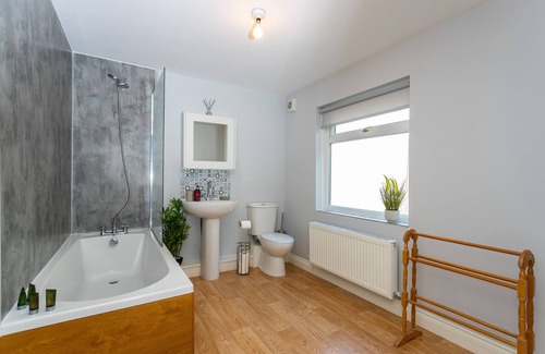 North Bitchburn Maison | Merlin-Supérieure-Maison-Salle de bain privée séparée