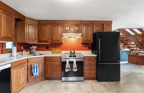 New Durham Maison | Merrymeeting Lake Private Beach, Gazebo & Hot Tub