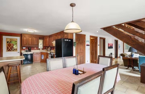 New Durham Maison | Merrymeeting Lake Private Beach, Gazebo & Hot Tub