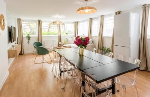 Quartier Saint-Ambroise Appartement | Merveil - Family Suite - Marais - Pelee