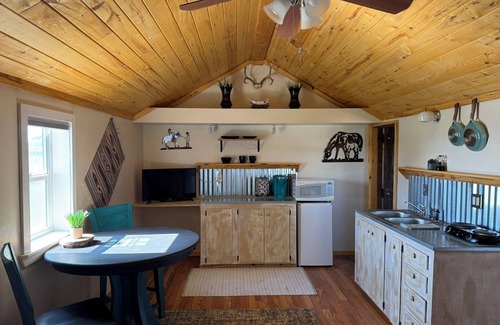 Cortez Cabine | Mesa Verde Cabin II - Sweeping Views of Mesa Verde only 10 miles out!