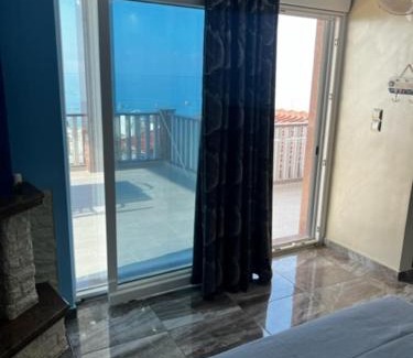 Nea Mesagkala Appartement | MESAGGALA PALACE No 2 FIRSTLINE SEA