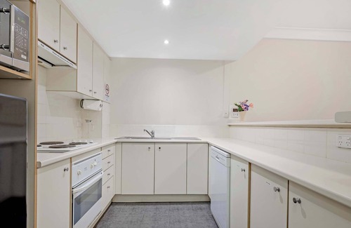 Camperdown Appartement | MetaWise Cozy 1BR City Pad W Parking Near RPA & Sydney Uni