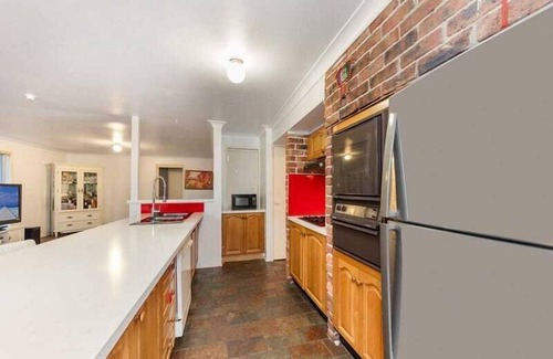 Castle Hill Maison | MetaWise Cozy Family Room2 in Shared Home Free Parking