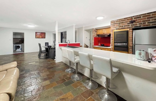 Castle Hill Maison | MetaWise Cozy Family Room3 in Shared Home Free Parking