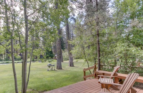 Camp Sherman Cabine | Confort contemporain avec vue sur la rivière - Moderne, front de mer, cabine de luxe avec vue sur la rivière, cheminée,