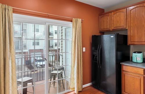 Suitland Copropriété | Metro & Andrews AFB Nearby – Perfect Townhome!