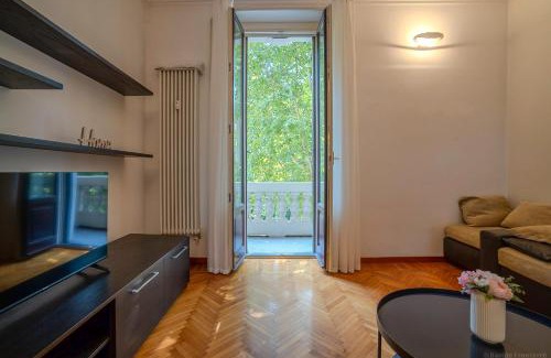 Isola del Bosco - Delle Corti Appartement | Metro Elegance Home Spazi Ampi e Charme Urbano