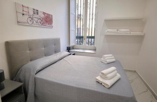 Vasto Appartement | Metro, Railway Station - B&D House