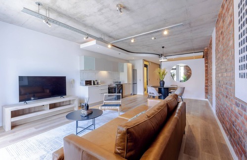 Flora Park Appartement | Metropolis Studio Apt | Wifi | Netflix