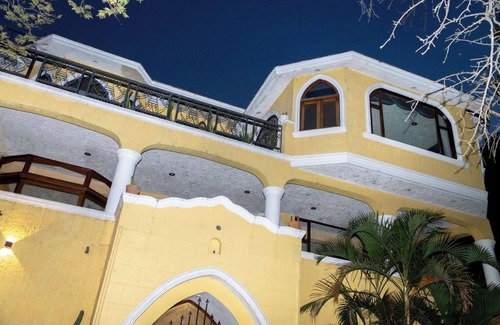 San Agustin Villa | Mexican Villa. Grand home with private pool, space, view, and total relaxation.