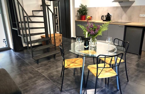 Vlkava Appartement | Mezonetový apartmán s terasou na samotě v lese