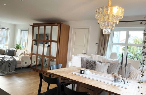 Hono Copropriété | Mezzanine: Lovely south-facing patio with barbecue. Gothenburg northern archipelago