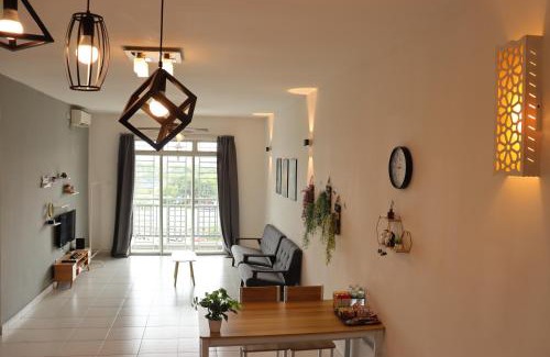 Taman Desa Tebrau Appartement | MGM-Tebrau City Walk within 5 min to AEON Mall, Ikea & Toppen