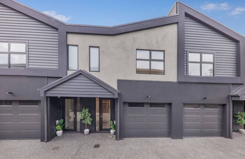 Brighton East Maison | Mia-2B2B-Exceptional Style Living In Brighton East